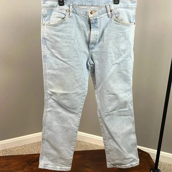 Wrangler Cowboy Cut Slim Fit Active Flex Jeans | Men's Jeans | Men's Light Wash - Picture 8 of 10